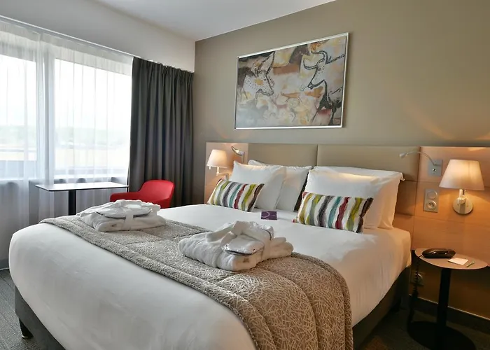 ホテル Mercure Centre Historique 4*